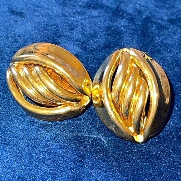 Vintage Napier Gold Crescent Shape Clip on Earrings - Picture 3 of 9